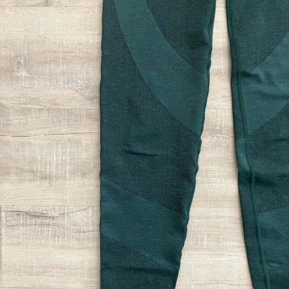 ✨Victoria’s Secret PINK high waisted seamless leggings size small - Picture 2 of 5